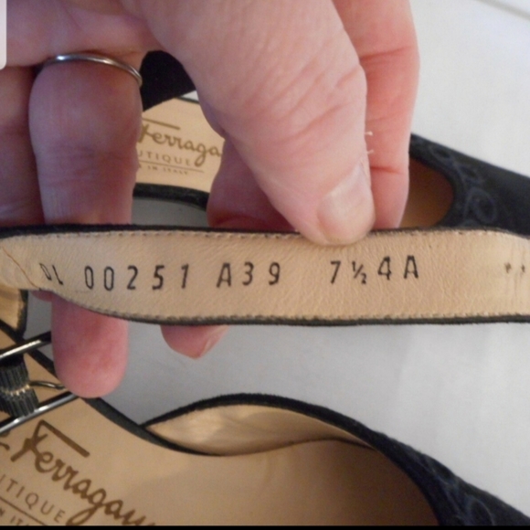 Salvatore Ferragamo black suede shoes. Size 7.5 4A - Picture 7 of 7